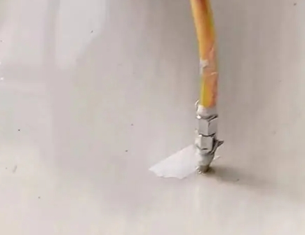 开鲁瓷砖空鼓维修公司专业解答在瓷砖铺贴过程中，如果使用的砂料过粗（如全部使用了粗砂），可能会导致以下问题